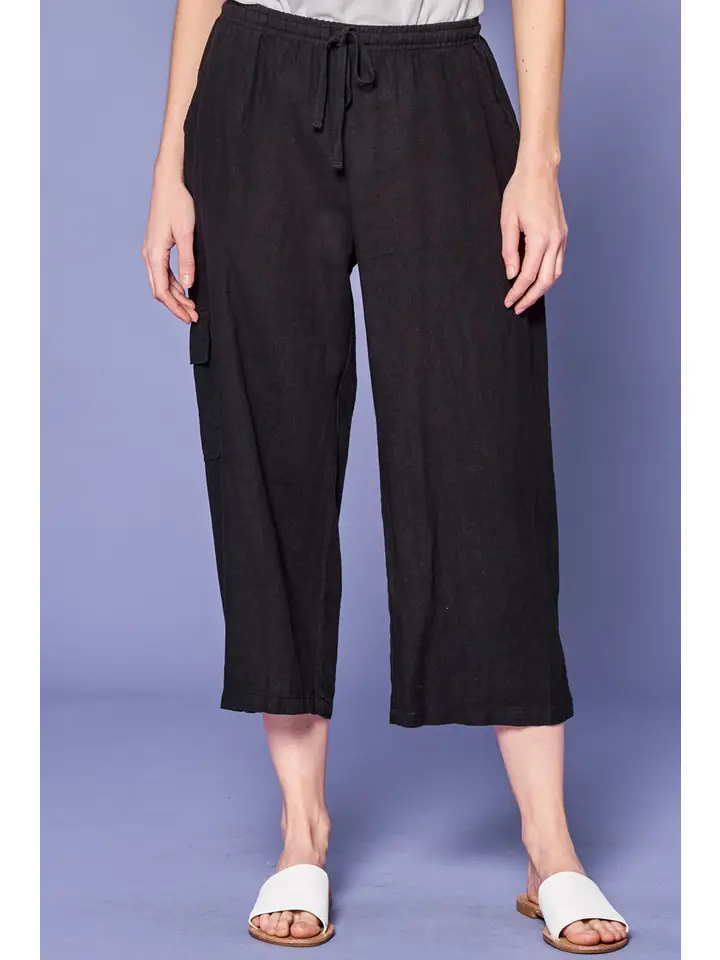 Linen Cropped Pants Black – Lightweight ankle-length linen pants with elastic waistband and relaxed fit.