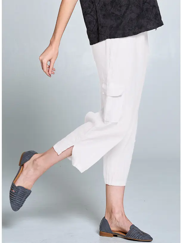 Linen Cropped Pants White – Lightweight white linen pants with cropped length and elastic waistband.