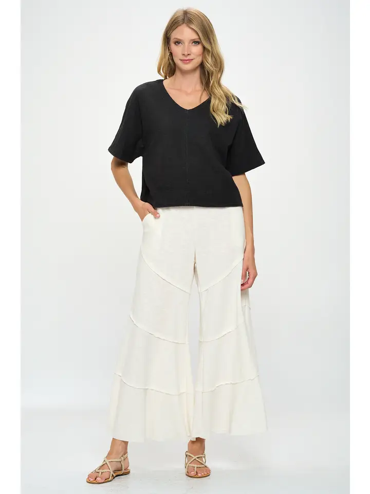 Elbow Sleeve Top Black – Relaxed fit black top with elbow-length sleeves and soft, breathable fabric.